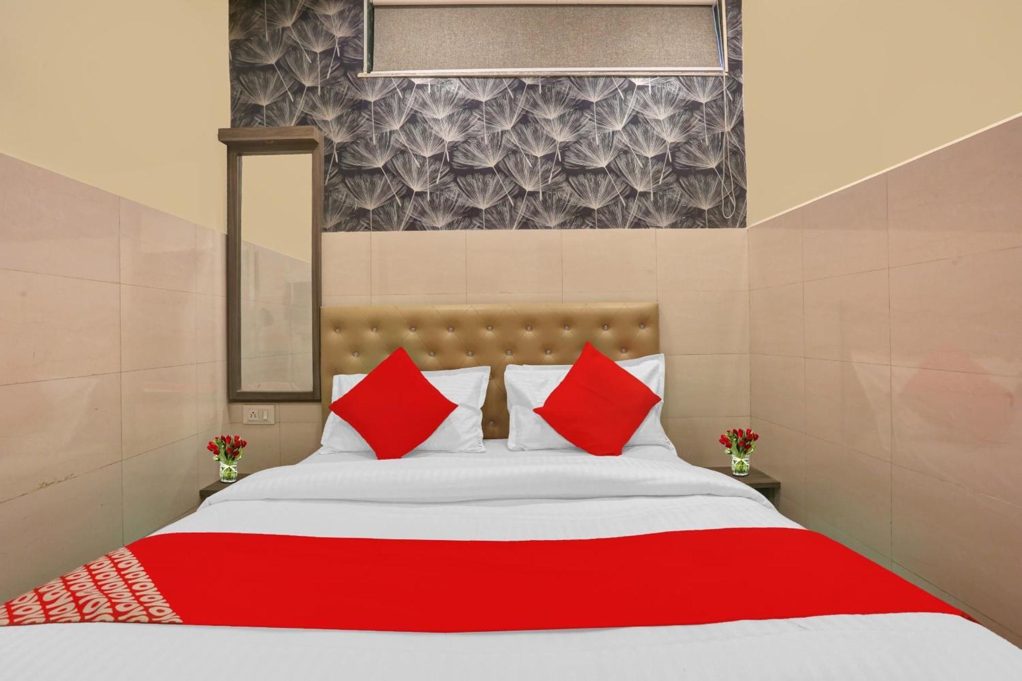 Hotel O Nandi Palace Lodging And Boarding Ulhāsnagar Zewnętrze zdjęcie