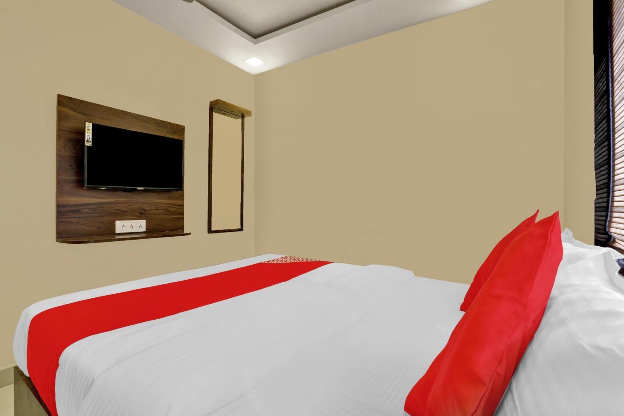 Hotel O Nandi Palace Lodging And Boarding Ulhāsnagar Zewnętrze zdjęcie
